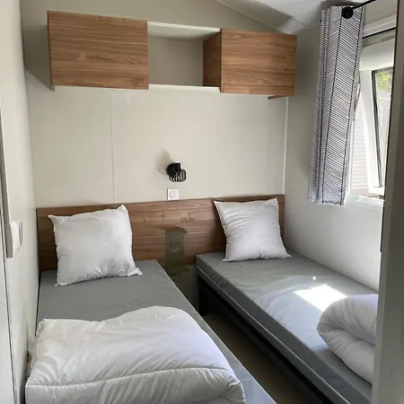 Mobil 6,8 Personnes Camping *